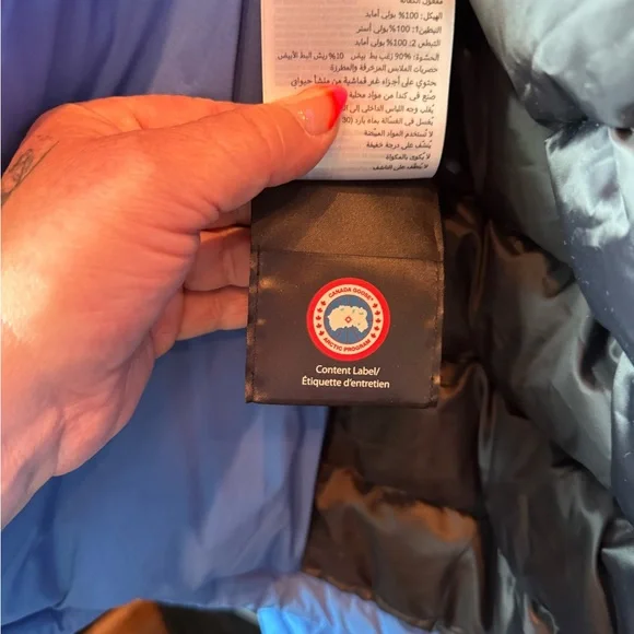 Canada Goose Blue Performance Jacket with Weather-Resistant Insulation - Picture 9 of 9